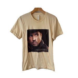 Garth Brooks T Shirt Mens Size Medium Cream Ultimate Hits